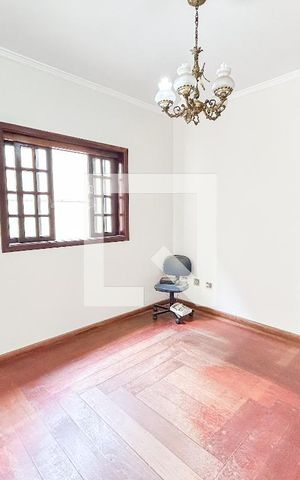 Casa à venda com 300m², 5 quartos e 4 vagas Casa à venda com 300m², 5 quartos e 4 vagasSala íntima