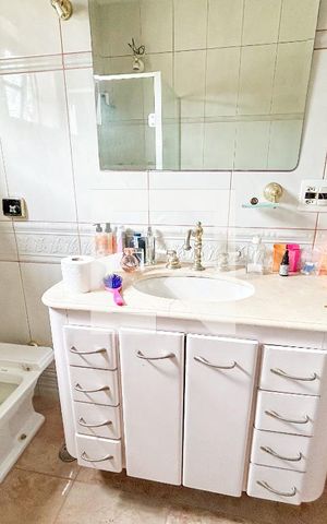 Casa à venda com 300m², 5 quartos e 4 vagas Casa à venda com 300m², 5 quartos e 4 vagasBanheiro da Suíte 1