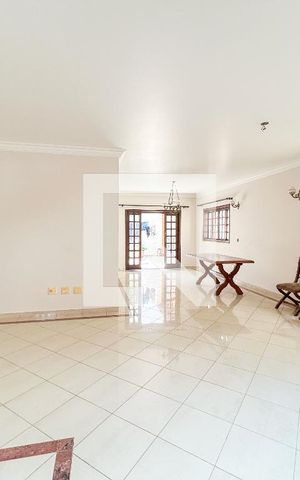 Casa à venda com 300m², 5 quartos e 4 vagas Casa à venda com 300m², 5 quartos e 4 vagasHall de entrada