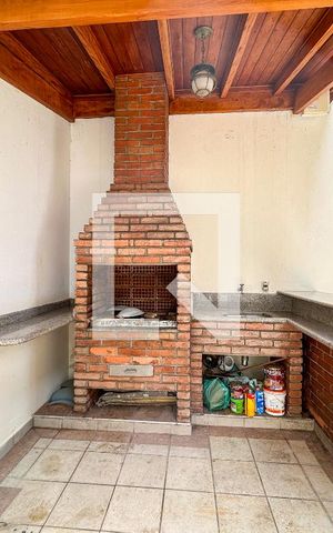 Casa à venda com 300m², 5 quartos e 4 vagas Casa à venda com 300m², 5 quartos e 4 vagasChurrasqueira