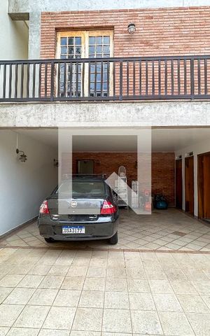 Casa à venda com 300m², 5 quartos e 4 vagas Casa à venda com 300m², 5 quartos e 4 vagasGaragem