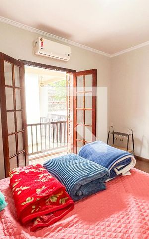 Casa à venda com 300m², 5 quartos e 4 vagas Casa à venda com 300m², 5 quartos e 4 vagasSuíte 2