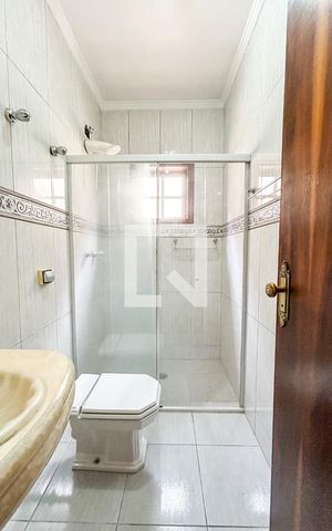 Casa à venda com 300m², 5 quartos e 4 vagas Casa à venda com 300m², 5 quartos e 4 vagasBanheiro