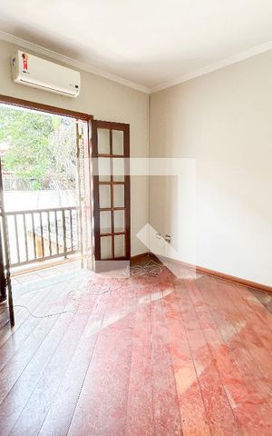 Casa à venda com 300m², 5 quartos e 4 vagas Casa à venda com 300m², 5 quartos e 4 vagasQuarto 2