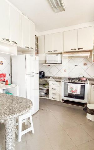 Casa à venda com 300m², 5 quartos e 4 vagas Casa à venda com 300m², 5 quartos e 4 vagasCozinha