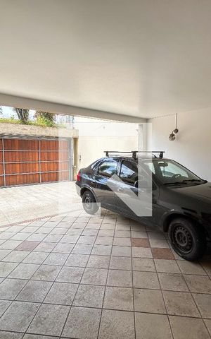 Casa à venda com 300m², 5 quartos e 4 vagas Casa à venda com 300m², 5 quartos e 4 vagasGaragem