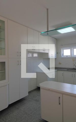 Casa à venda com 600m², 4 quartos e 8 vagasCozinha