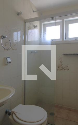 Casa à venda com 600m², 4 quartos e 8 vagasBanheiro de serviço
