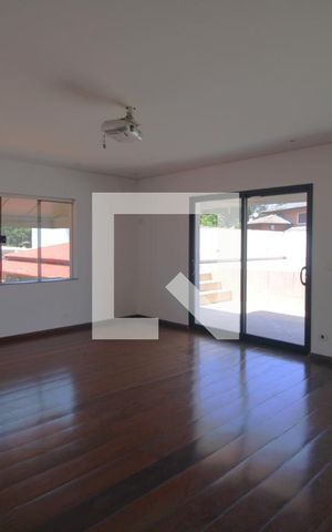 Casa à venda com 600m², 4 quartos e 8 vagasSala 1