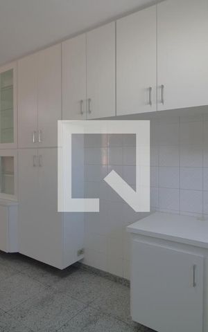 Casa à venda com 600m², 4 quartos e 8 vagasCozinha