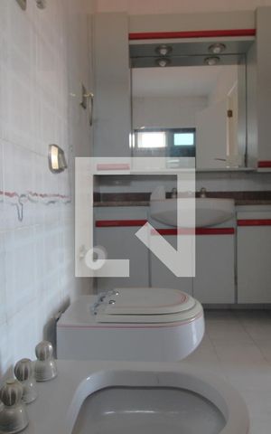 Casa à venda com 600m², 4 quartos e 8 vagasBanheiro da suíte 4