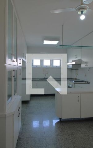 Casa à venda com 600m², 4 quartos e 8 vagasCozinha