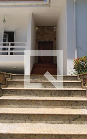 Casa à venda com 600m², 4 quartos e 8 vagasEntrada