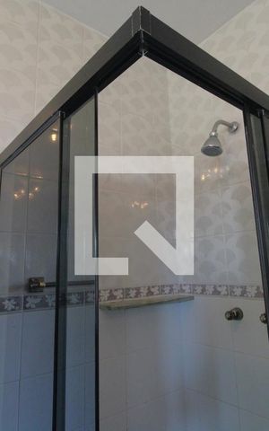 Casa à venda com 600m², 4 quartos e 8 vagasChuveiro banheiro da suíte 1