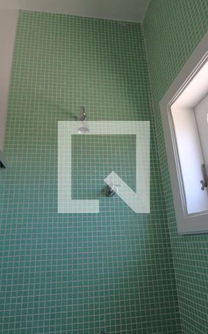Casa à venda com 600m², 4 quartos e 8 vagasBanheiro da suíte 2