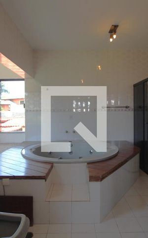 Casa à venda com 600m², 4 quartos e 8 vagasBanheiro da suíte 1