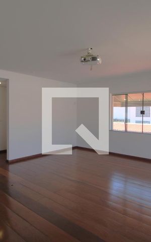 Casa à venda com 600m², 4 quartos e 8 vagasSala 1