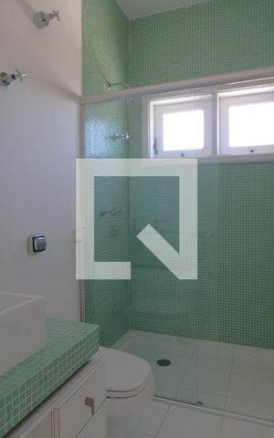 Casa à venda com 600m², 4 quartos e 8 vagasBanheiro da suíte 2