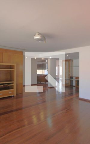 Casa à venda com 600m², 4 quartos e 8 vagasSala 1