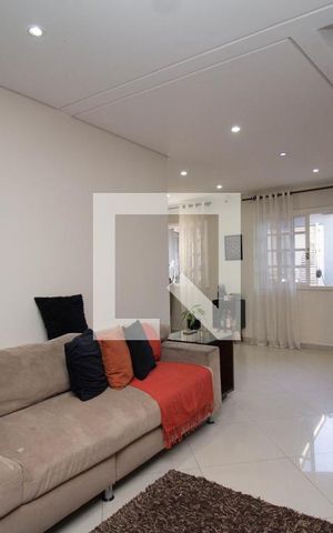 Casa para alugar com 200m², 3 quartos e 3 vagas Casa para alugar com 200m², 3 quartos e 3 vagasSala
