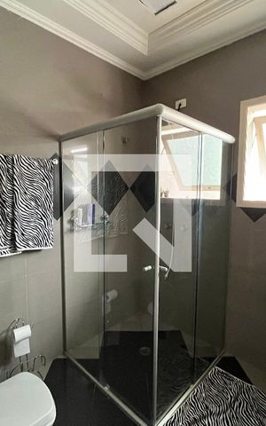 Casa de condomínio para alugar com 320m², 3 quartos e 3 vagasBanheiro - Quarto 2