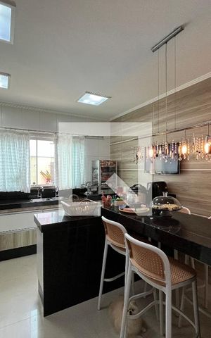 Casa de condomínio para alugar com 320m², 3 quartos e 3 vagasCozinha