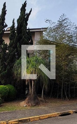 Casa de condomínio para alugar com 320m², 3 quartos e 3 vagasFachada da Casa