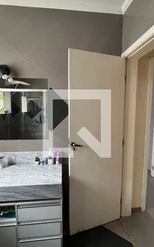 Casa de condomínio para alugar com 320m², 3 quartos e 3 vagasBanheiro - Quarto 2