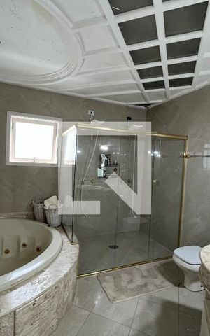 Casa de condomínio para alugar com 320m², 3 quartos e 3 vagasBanheiro - Quarto
