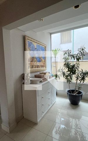Casa de condomínio para alugar com 320m², 3 quartos e 3 vagasSala