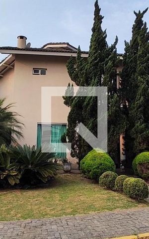 Casa de condomínio para alugar com 320m², 3 quartos e 3 vagasFachada da Casa