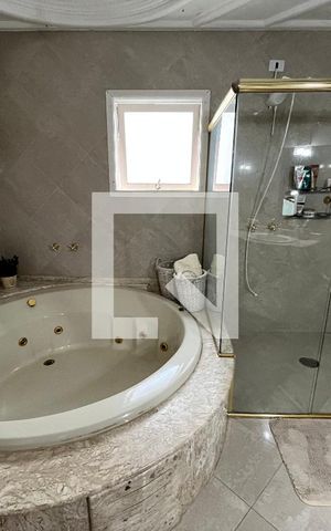 Casa de condomínio para alugar com 320m², 3 quartos e 3 vagasBanheiro - Quarto