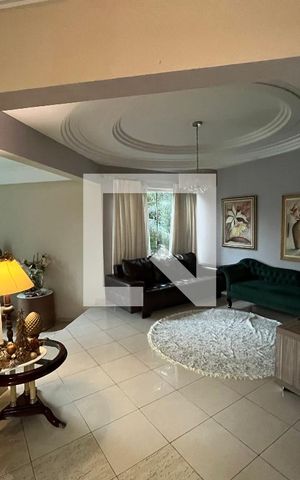 Casa de condomínio para alugar com 320m², 3 quartos e 3 vagasSala