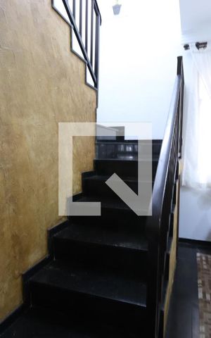 Casa à venda com 100m², 3 quartos e sem vagaEscadas