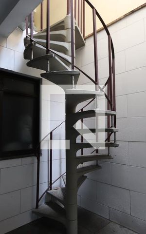 Casa à venda com 100m², 3 quartos e sem vagaGaragem - escada