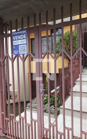 Casa à venda com 100m², 3 quartos e sem vaga Casa à venda com 100m², 3 quartos e sem vagaFachada