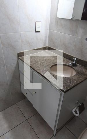 Casa à venda com 240m², 2 quartos e 2 vagasQuarto 1 - Banheiro