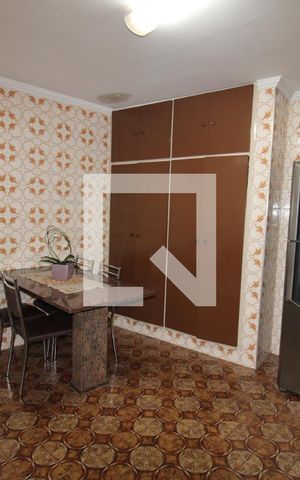 Casa à venda com 240m², 2 quartos e 2 vagasCozinha