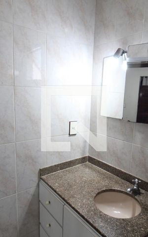 Casa à venda com 240m², 2 quartos e 2 vagasQuarto 1 - Banheiro