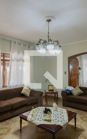 Casa para alugar com 122m², 4 quartos e 3 vagas Casa para alugar com 122m², 4 quartos e 3 vagasSala
