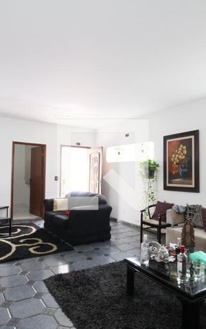 Casa para alugar com 600m², 5 quartos e 20 vagasSala