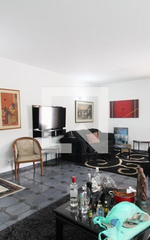 Casa para alugar com 600m², 5 quartos e 20 vagasSala