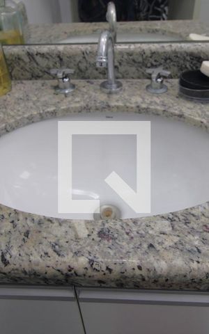 Casa à venda com 71m², 3 quartos e 2 vagasBanheiro Social
