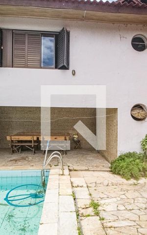 Casa à venda com 300m², 5 quartos e 1 vaga Casa à venda com 300m², 5 quartos e 1 vagaÁrea comum - Piscina