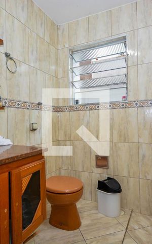 Casa à venda com 193m², 4 quartos e 3 vagas Casa à venda com 193m², 4 quartos e 3 vagasBanheiro Social 1