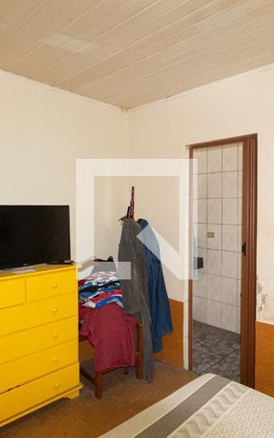 Casa à venda com 250m², 2 quartos e 2 vagas Casa à venda com 250m², 2 quartos e 2 vagasSuíte