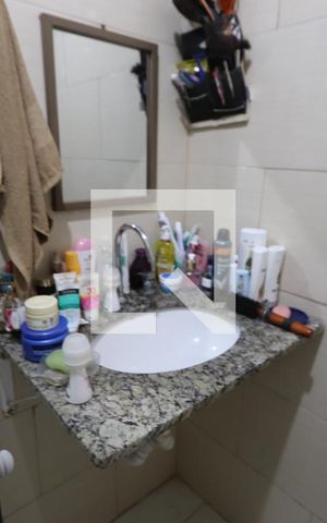 Casa à venda com 220m², 6 quartos e sem vagaBanheiro Casa 4