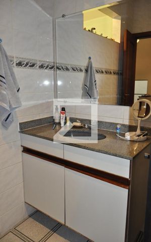 Casa de condomínio à venda com 200m², 4 quartos e 4 vagasBanheiro 2
