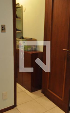 Casa de condomínio à venda com 200m², 4 quartos e 4 vagasQuarto 1