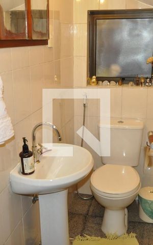 Casa de condomínio à venda com 200m², 4 quartos e 4 vagasBanheiro